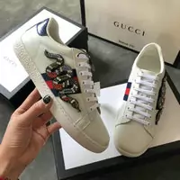 baskets paire de chaussures gucci femmes cowhide snake drill white